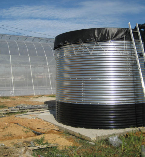 Demotank bij proefkassen, Maleisië Demotank bij proefkassen, Maleisië